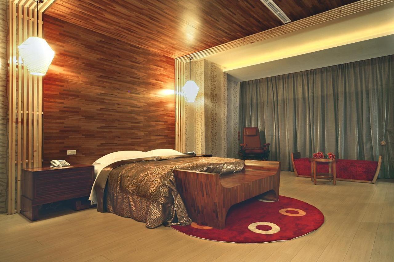 Spring Young Motel Fengyuan Exterior foto