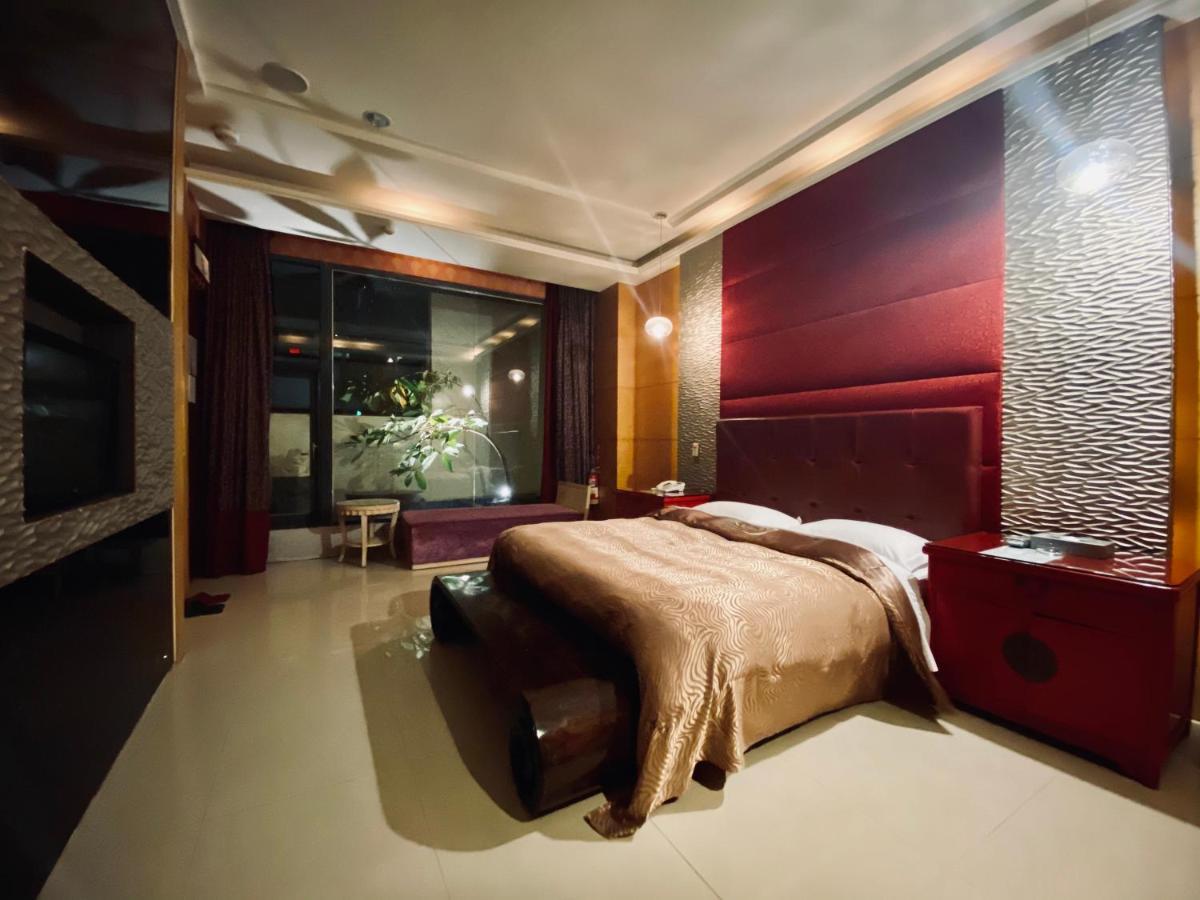 Spring Young Motel Fengyuan Exterior foto