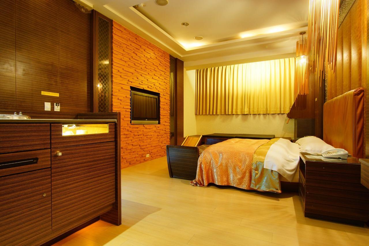 Spring Young Motel Fengyuan Exterior foto